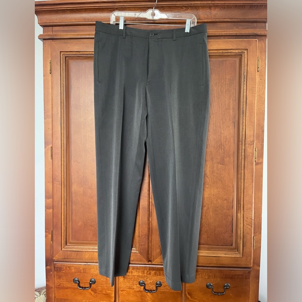 ARMANI COLLEZIONI  men’s dress pants . Grey size 38L EUC.
